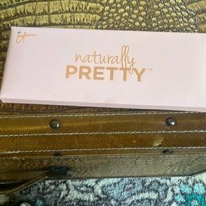 IT Cosmetics Eyeshadow pallet